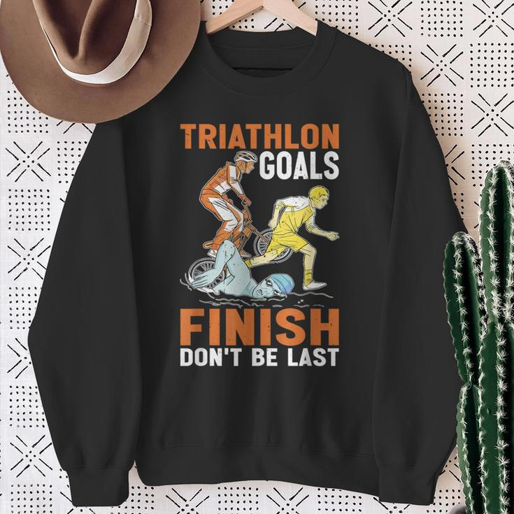 Triathlon Goals Finish Don't Be Last Triathletengeist Sweatshirt Geschenke für alte Frauen
