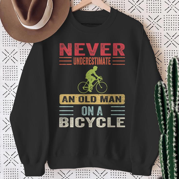 Never Underestimate An Old Man On A Bicycle Cycling Retro Sweatshirt Gifts for Old Women