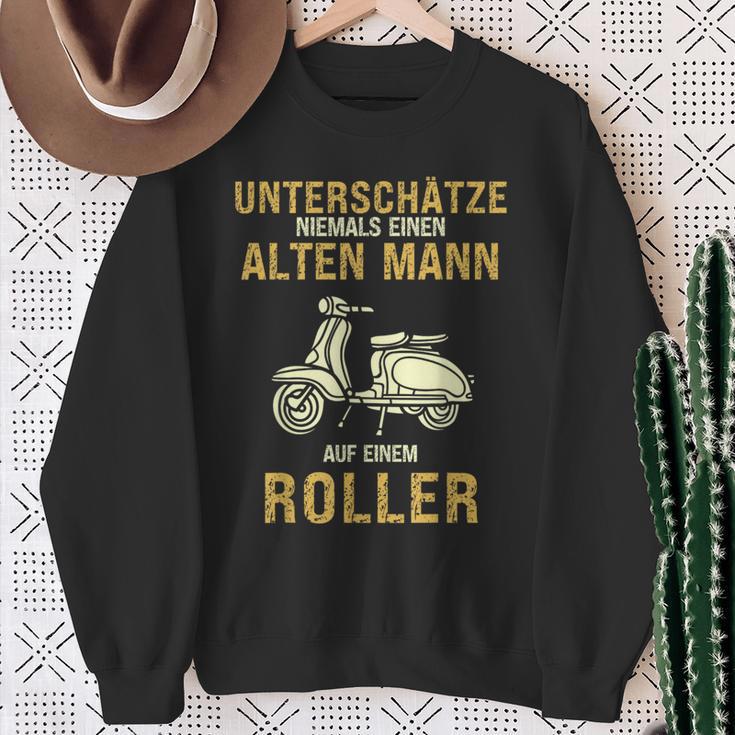 Underschätze Niemal Alten Mann Scooter Grandpa Dad S Sweatshirt Geschenke für alte Frauen