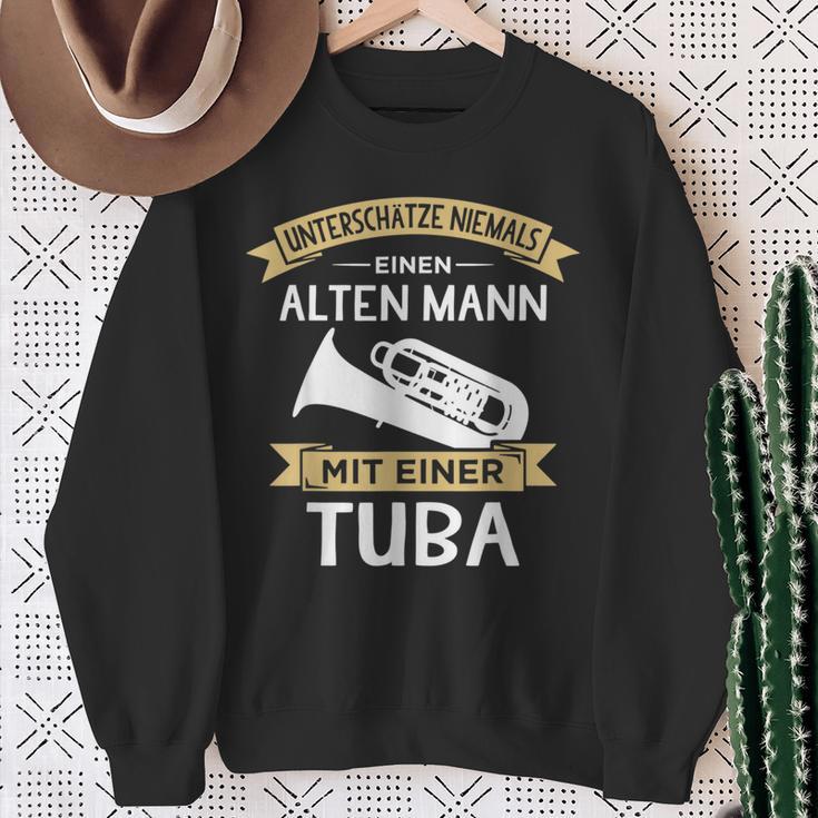 Underschätze Niemal Eine Alten Mann Mit Einer Tuba Sweatshirt Geschenke für alte Frauen