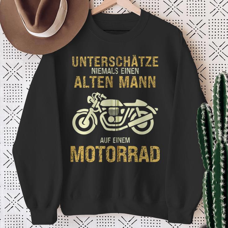 Unterschätze Niemals Alten Mann Motorrad Opa Papa Geschenk Kapuzenjacke Sweatshirt Geschenke für alte Frauen