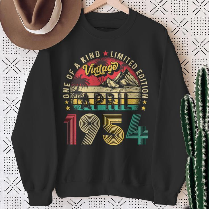 Vintage 70Th Birthday April 1954 70 Birthday Men Sweatshirt Gifts for Old Women
