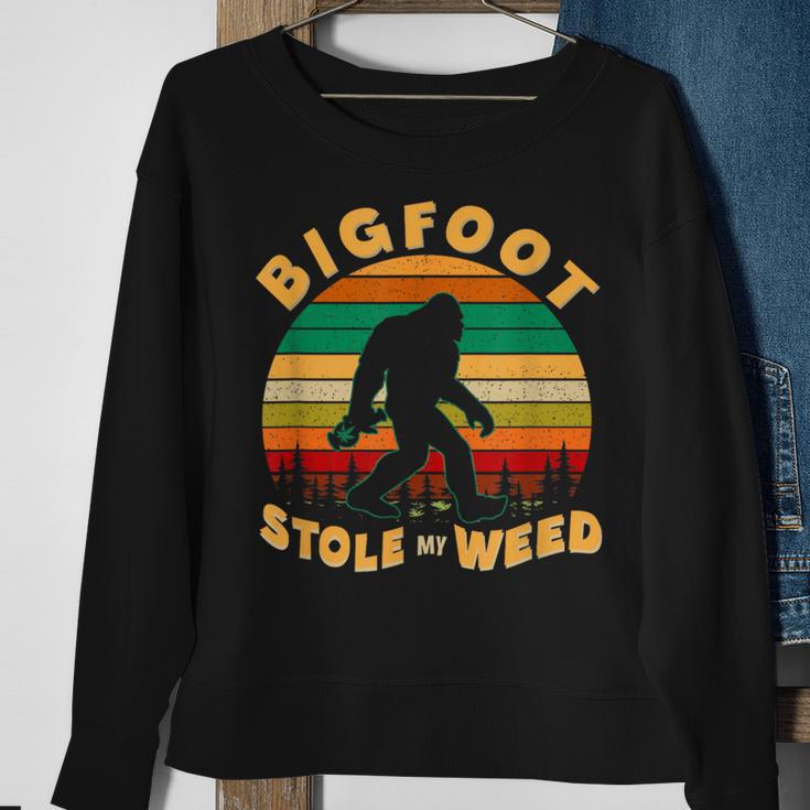 Vintage Bigfoot Stole My Weed 420 Marijuana Men Sweatshirt Gifts for Old Women