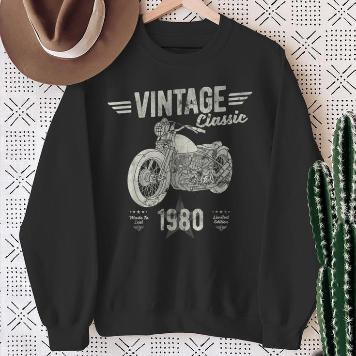 Vintage Born 1980 Birthday Classic Retro Motorbike Sweatshirt Gifts for Old Women
