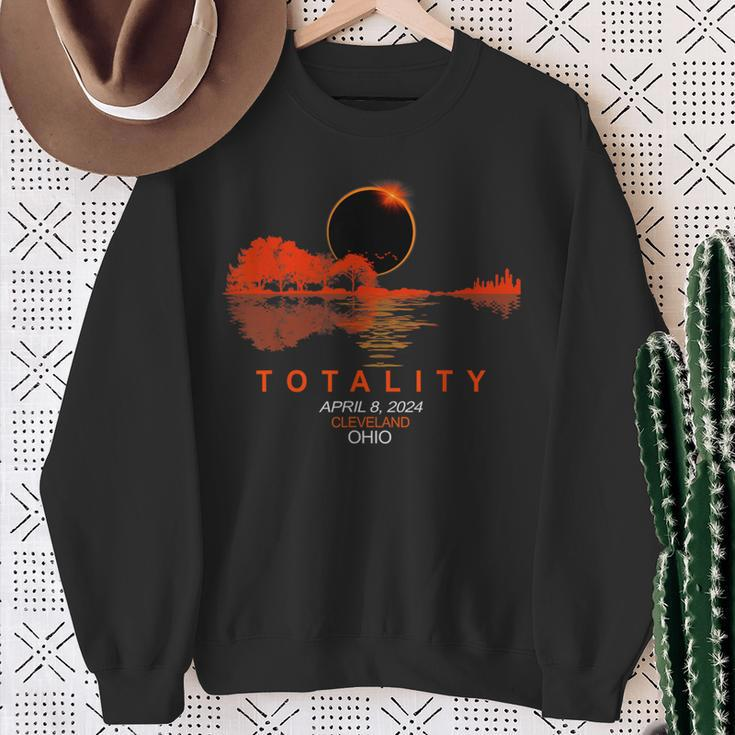Vintage Cleveland Ohio Total Solar Eclipse 2024 Sweatshirt Gifts for Old Women