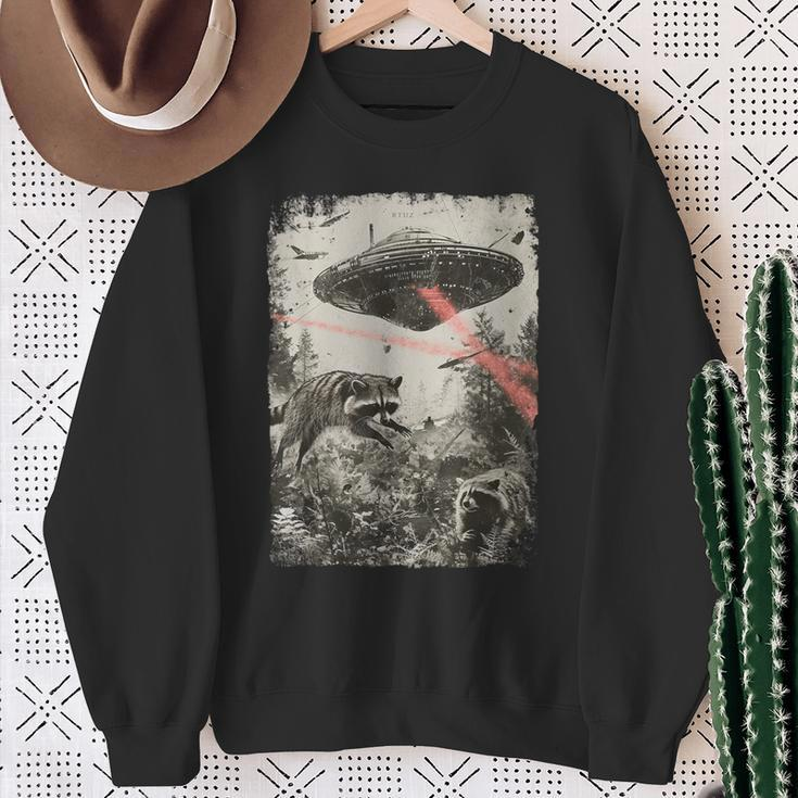 Vintage Raccoon Ufo Alien Animal Raccoon Sweatshirt Geschenke für alte Frauen
