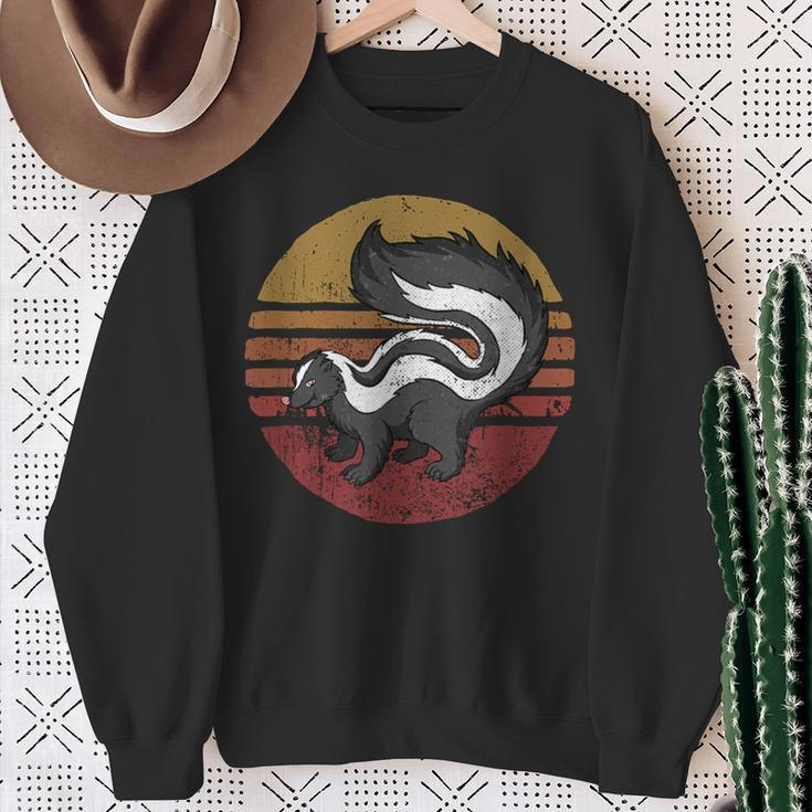 Vintage Skunk Retro Style Skunk Lover Sweatshirt Gifts for Old Women