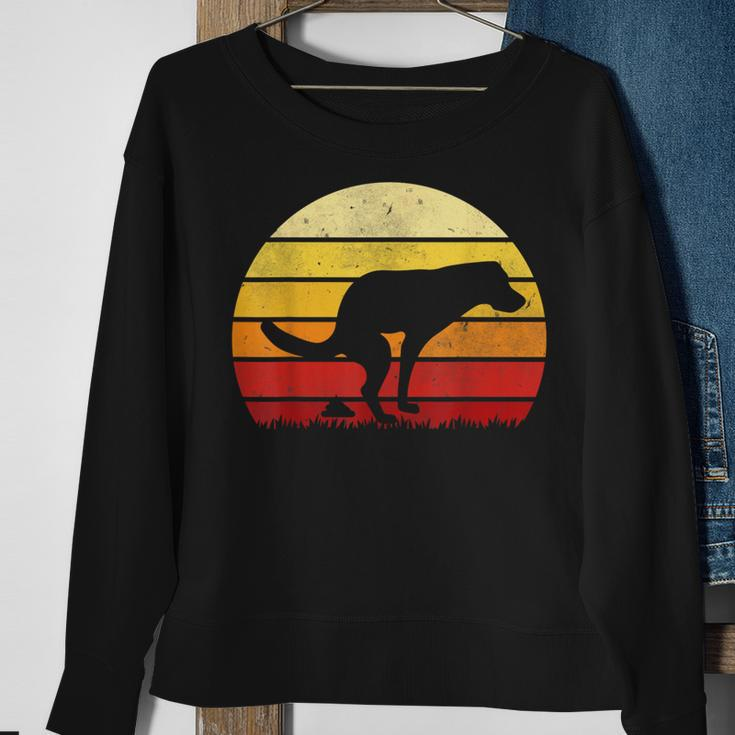 Vintage Sunset Labrador Retro Dog Pooping Old School Classic Sweatshirt Gifts for Old Women