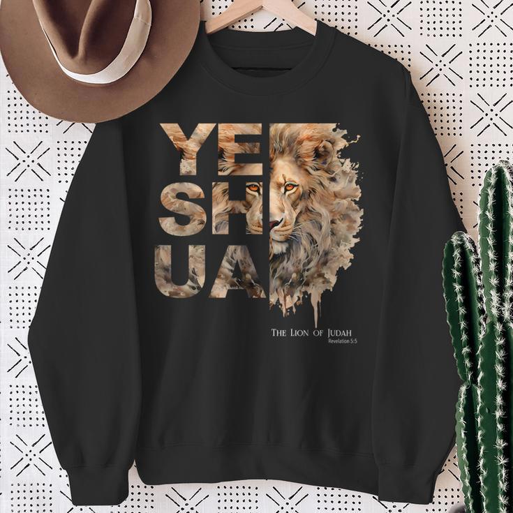 Yeshua Lion Of Judah Jesus God Bible Verse Revelation Sweatshirt Gifts for Old Women