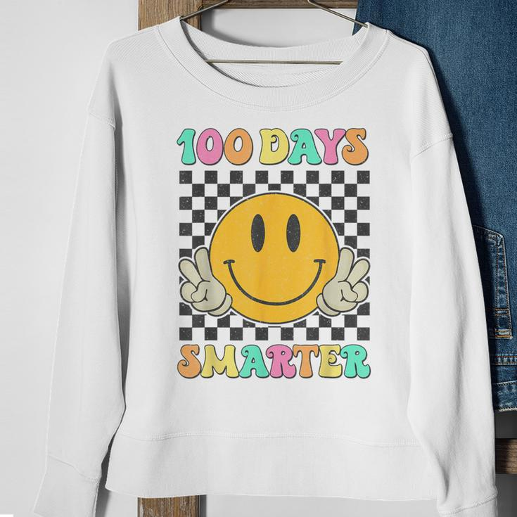 100 Days Smarter Cute Smile Face Hippie 100Th Day Of School Sweatshirt Gifts for Old Women