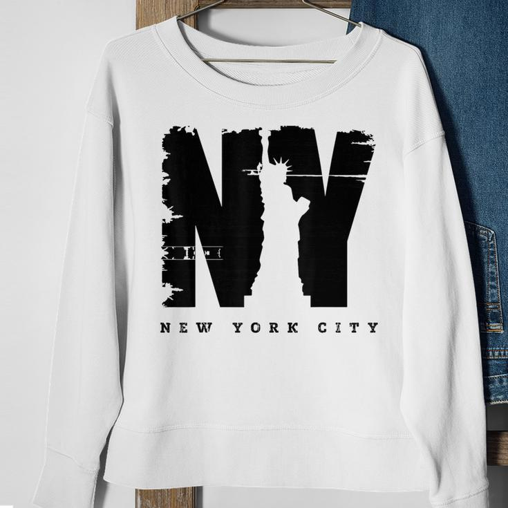 Cool Vintage New York City Style New York City Sweatshirt Gifts for Old Women