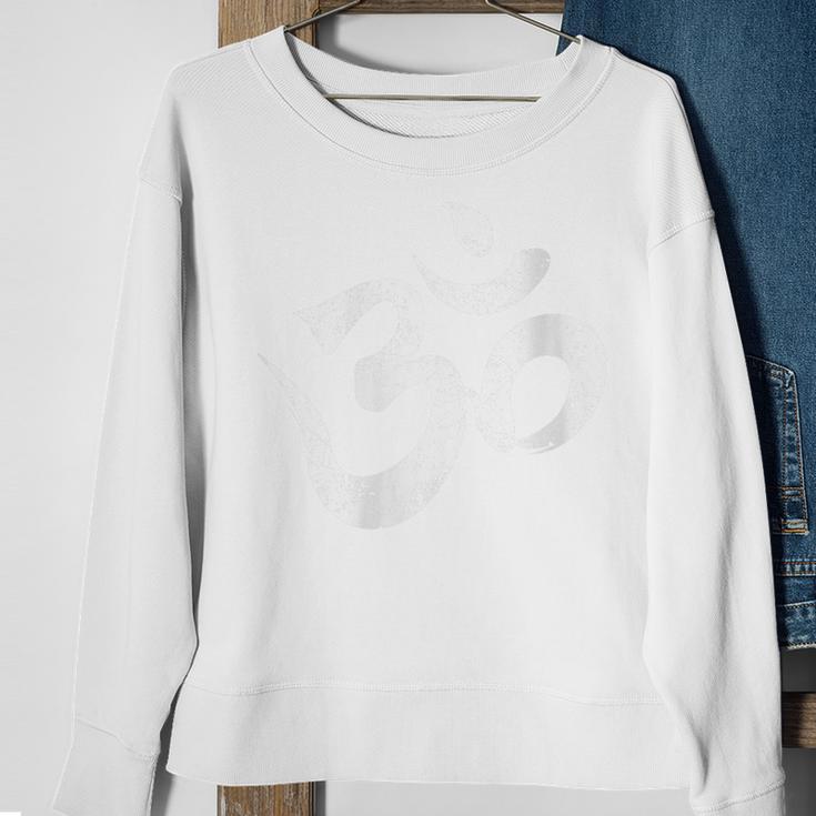 Distressed Om Meditation Spiritual Indian Yoga Symbol Om Sweatshirt Gifts for Old Women