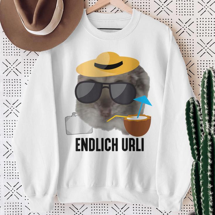 Endlich Urli X Sad Hamster Meme Party Ferien Urlaub Sommer Sweatshirt Geschenke für alte Frauen