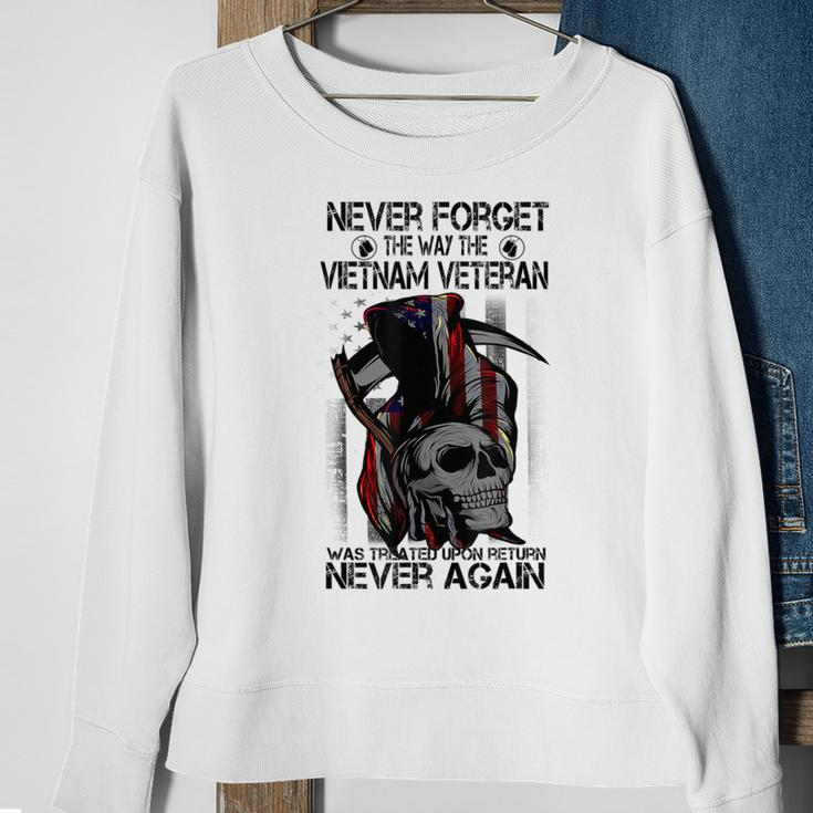 Never Forget The Way The Vietnam Veteran Was Treated Sweatshirt Gifts for Old Women
