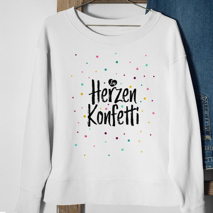 Frohes Weißes Herzkonfetti Sweatshirt, Buntes Konfetti-Design Geschenke für alte Frauen