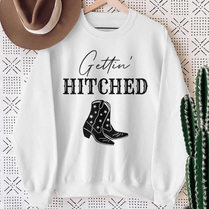 Getting Hitched Bride Western Bachelorette Party Sweatshirt Gifts for Old Women