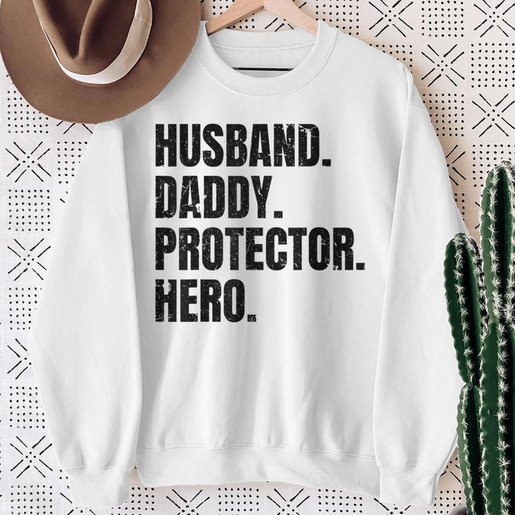 Herren Ehemann Papa Protector Hero Besterateratertag Sweatshirt Geschenke für alte Frauen