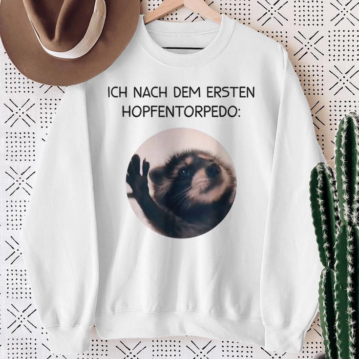 Ich Nach Dem Ersten Hopfentorpedo Pedro Waschbär Meme Racoon Sweatshirt Geschenke für alte Frauen