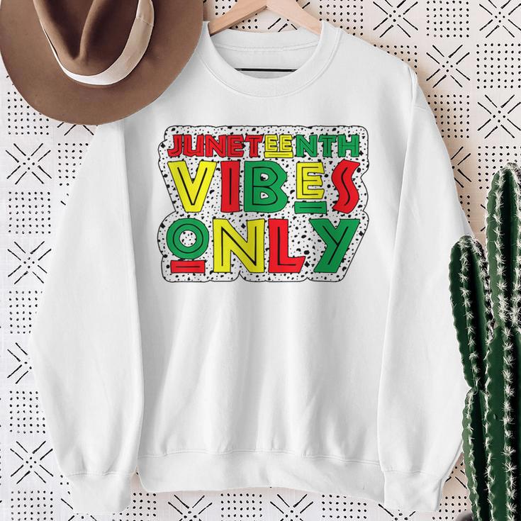 Junenth Vibes Only Celebrate Black History June 19 1865 Sweatshirt Gifts for Old Women