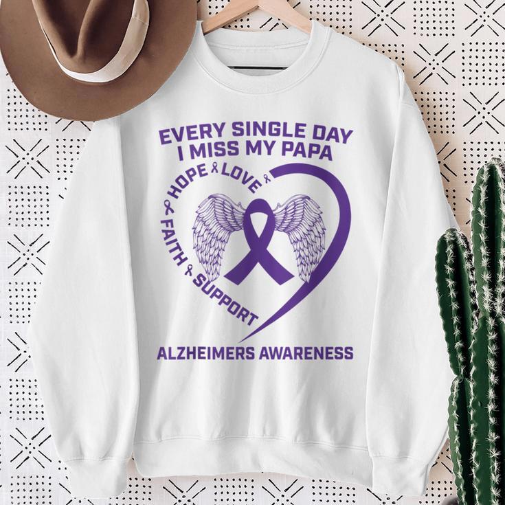 Lila Schleife Flügel Alzheimers Awareness In Memory Of Papa Sweatshirt Geschenke für alte Frauen