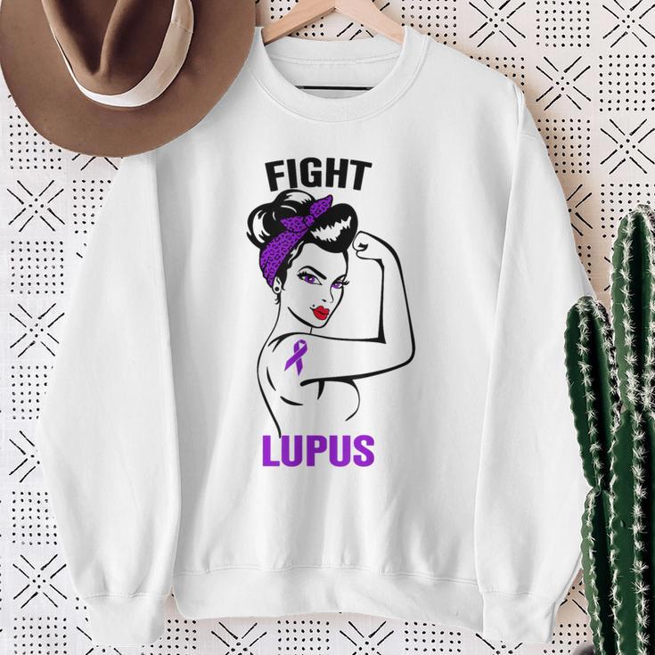 Im Mai Tragen Wir Lila Frauen Lupus Bewusstseinsmonat Sweatshirt Geschenke für alte Frauen