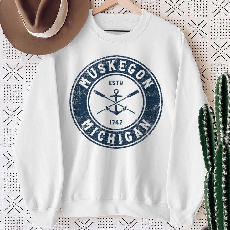 Muskegon Michigan Mi Vintage Boat Anchor & Oars Sweatshirt Gifts for Old Women