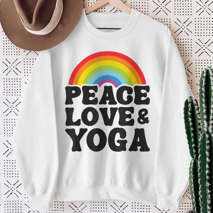 Peace Love & Yoga Regenbogen Hippie Retro Yoga Sweatshirt Geschenke für alte Frauen