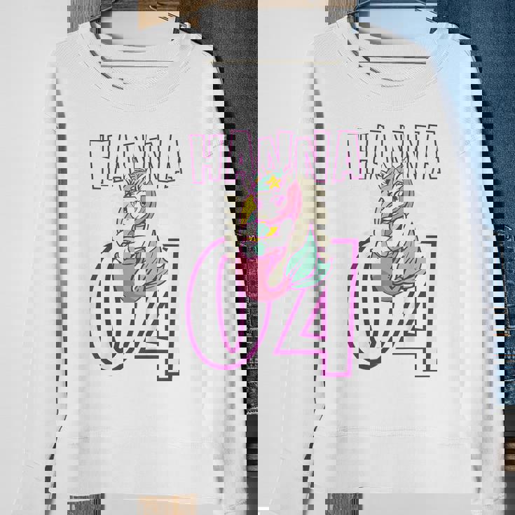 Personalisiertes Einhorn-Geburtstagsshirt Hanna 04, Weiß mit Name & Zahl Sweatshirt Geschenke für alte Frauen