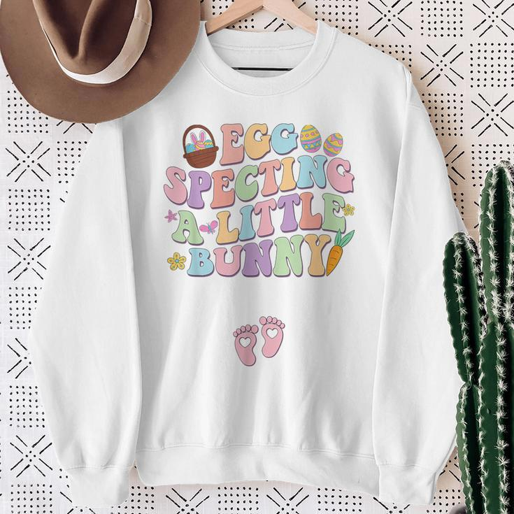 Retro Eggspecting Little Bunny Easter Pregnancy Announcement Sweatshirt Gifts for Old Women