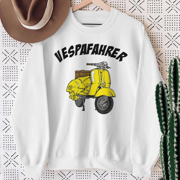 Vespa Driver Vesparoller Scooter From Italy Retro Cult Sweatshirt Geschenke für alte Frauen