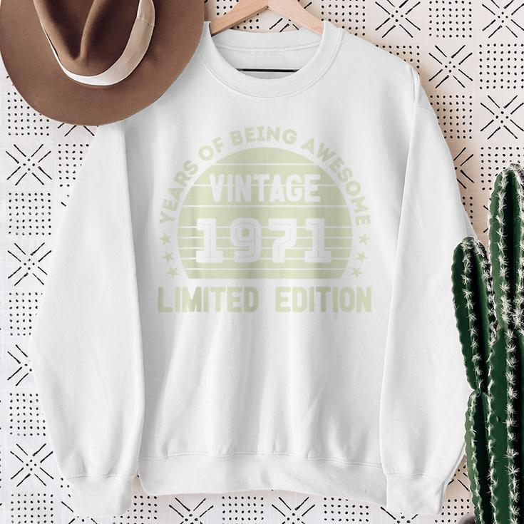 Vintage 1971For Retro 1971 Birthday Sweatshirt Gifts for Old Women