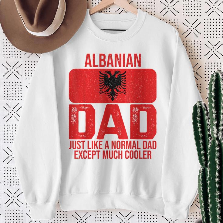 Vintage Albanian Dad Albania Flag Father's Day Sweatshirt Gifts for Old Women