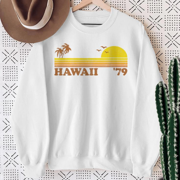 Vintage Hawaii Retro Hawaiian Beach Surfing 70'S Surf Sweatshirt Gifts for Old Women