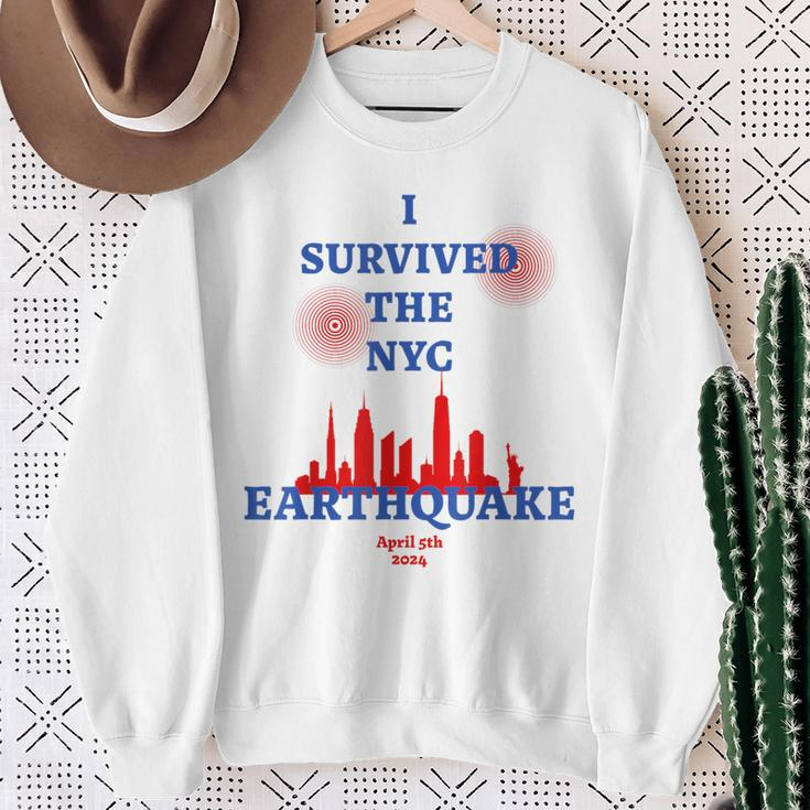 Viral I Survived The Nyc Earthquake Sweatshirt Gifts for Old Women