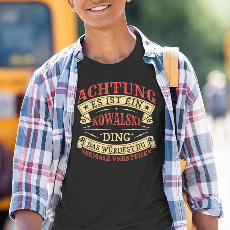 Achtung Es Ist Ein Kowalski Ding Last Name Plate S Kinder Tshirt