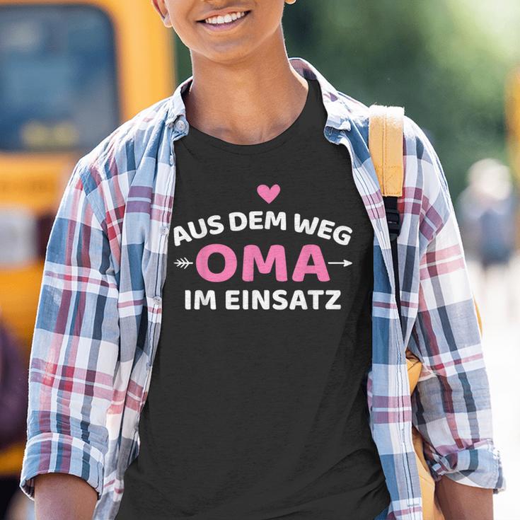 Aus Dem Weg Oma Im Einsatz Kinder Tshirt