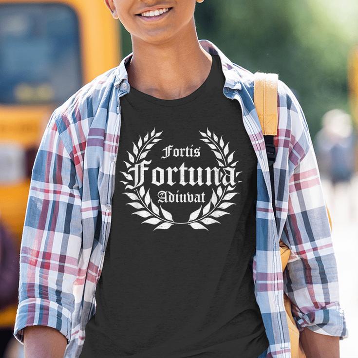 Fortis Fortuna Adiuvat Den Mutigen Hilft Das Glück Kinder Tshirt