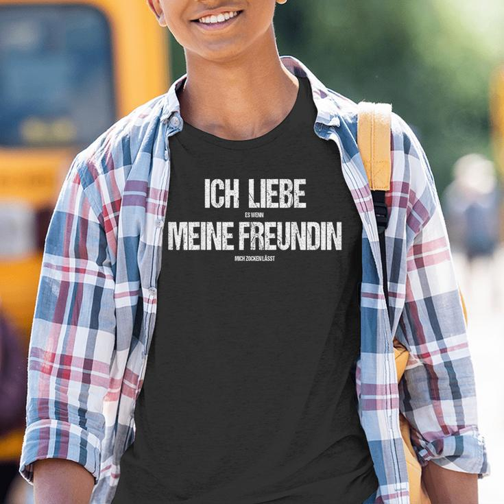 Gamer Ich Liebe Es Wenn Meine Freundin Mich Zocken Lässt German Kinder Tshirt