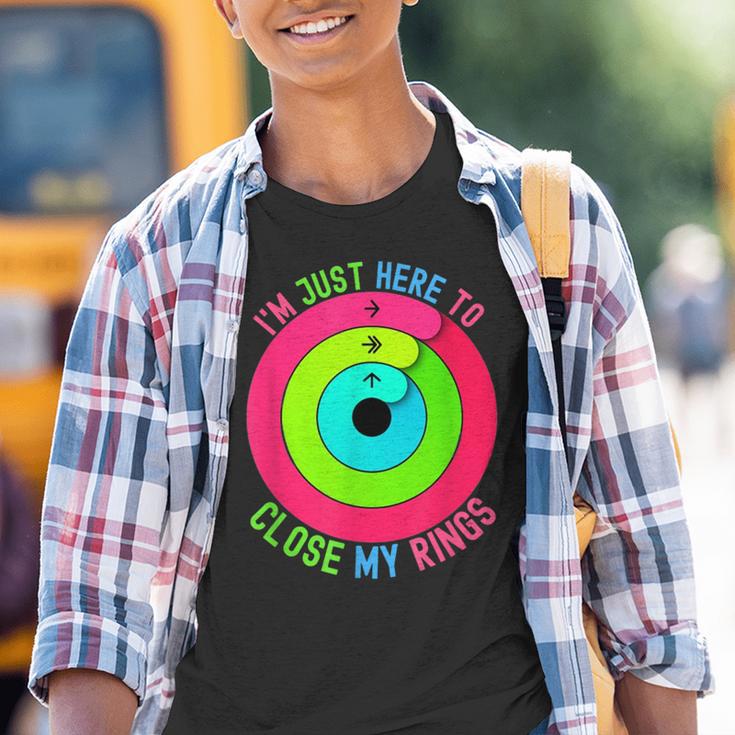 Ich Bin Nur Hier Um Meine Rings Zu Schließen Kinder Tshirt