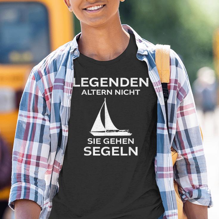 Legenden Altern Nicht Sie Gehen Segeln Kinder Tshirt