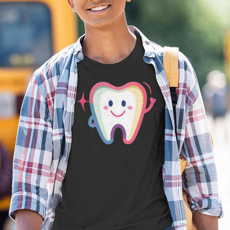 Niedlicher Lächelnder Zahn Trendiges Für Zahnärzte Kinder Tshirt