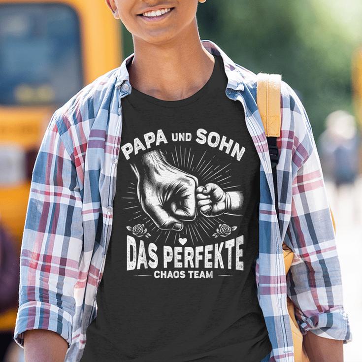 Papa Und Sohn Das Perfekte Chaos Team Father's Birthday Kinder Tshirt