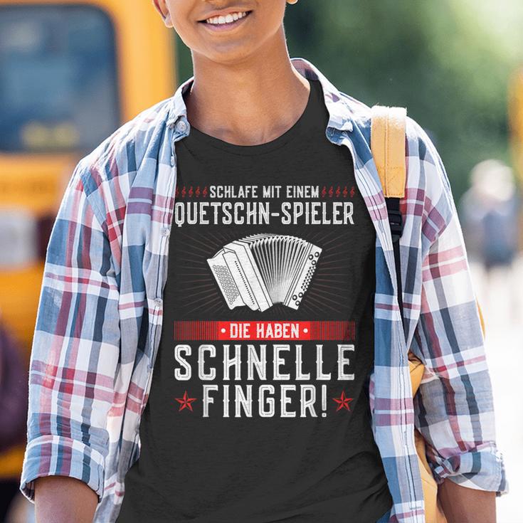 Schlafe Mit Einem Quessschn Player Styrian Harmonica Kinder Tshirt