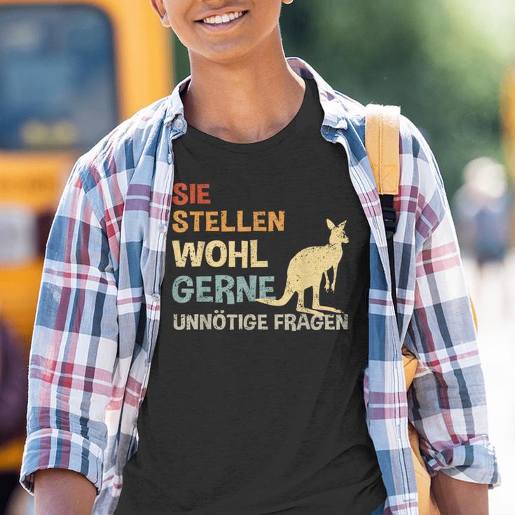 Sie Stellen Wohl Gerne Unnecessary Fragen Retro Kangaroo S Kinder Tshirt