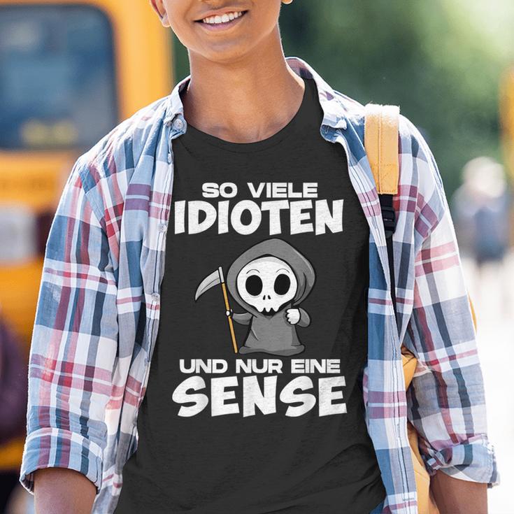 With Soiele Idioten Und Nur Eine Sense Sarcasmus Irony Kinder Tshirt