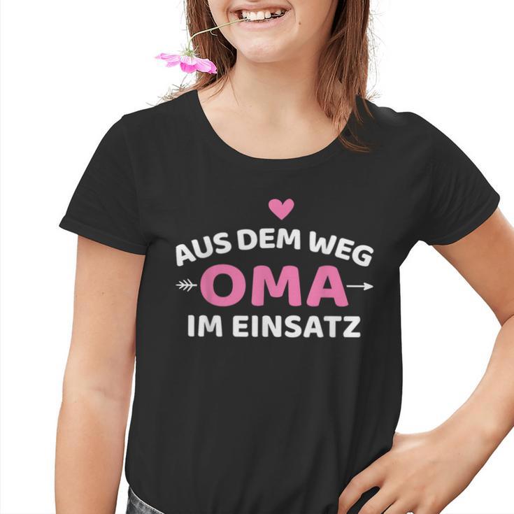 Aus Dem Weg Oma Im Einsatz Kinder Tshirt