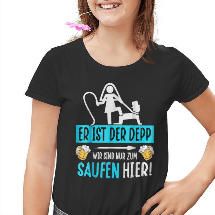 Er Ist Der Depp Wir Sind Nur Zum Saufen Hier Kinder Tshirt