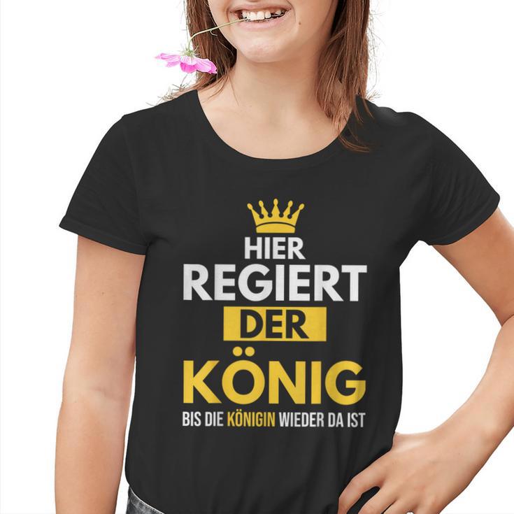 Hier Regiert Der König Bis Die Queeen Wieder Da Ist Kinder Tshirt