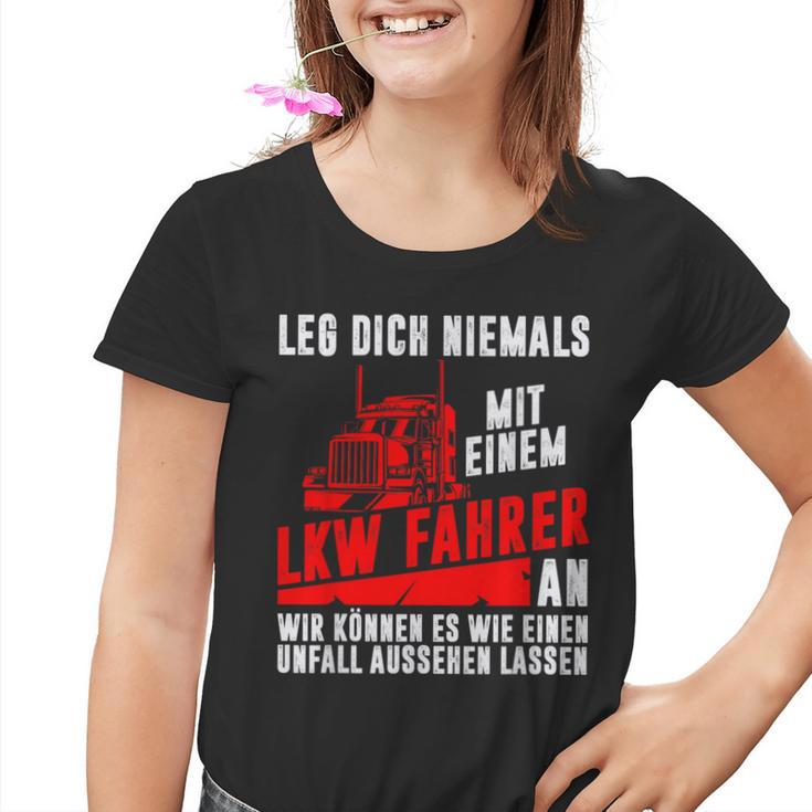 Leg Dich Niemals Mit Einem Truck-Dahrer An Trucker S Kinder Tshirt