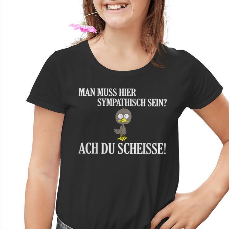 Lustiges Man Muss Hier Sympathisch Sein Kinder Tshirt